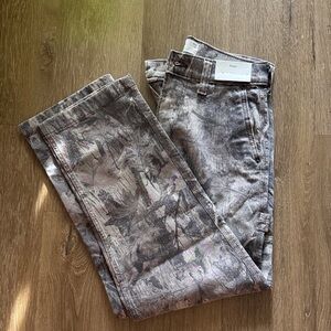 Hollister Men’s camo baggy pants 26x30
